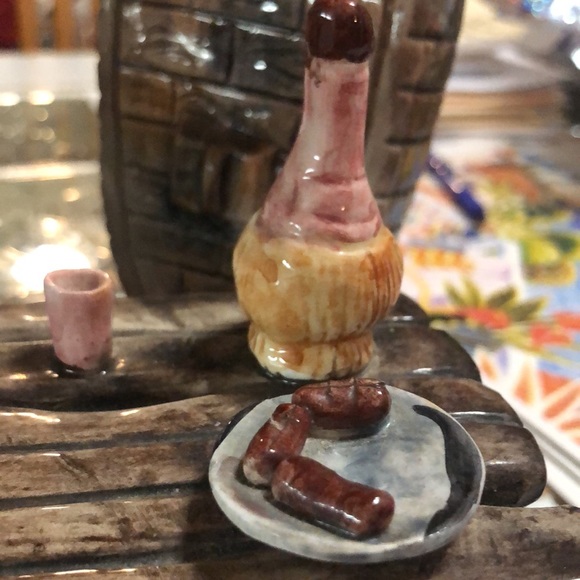 Vintage Derelect cardplayer collectible ceramic sculpture. - Picture 5 of 12